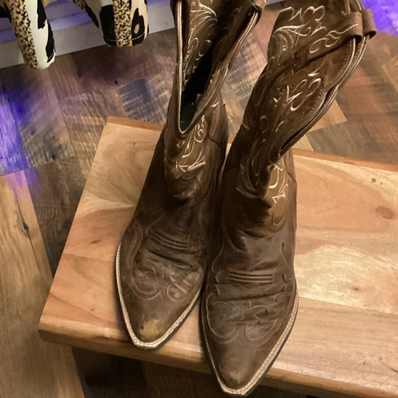 Ariat Shoes - Ariat Brown Cowboy Boots - EUC!